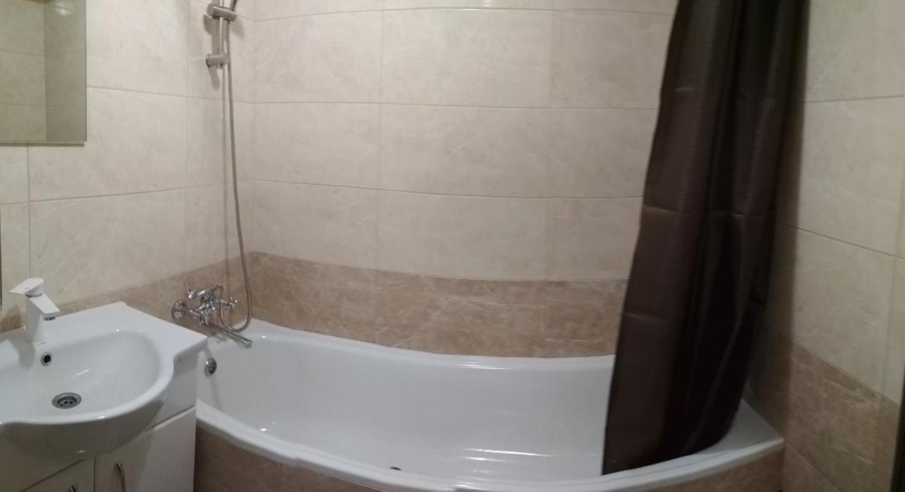 Comfortable Apartments Ривне Екстериор снимка