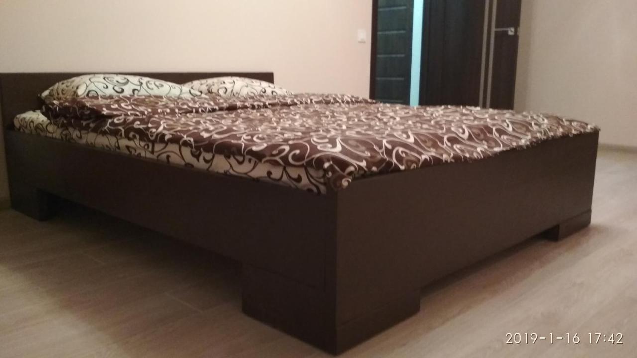 Comfortable Apartments Ривне Екстериор снимка